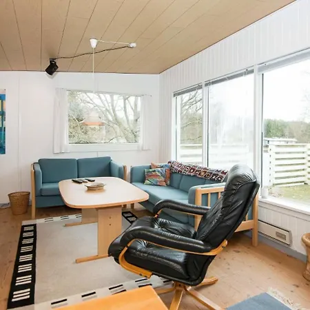 Two-bedroom Holiday In 1 *
