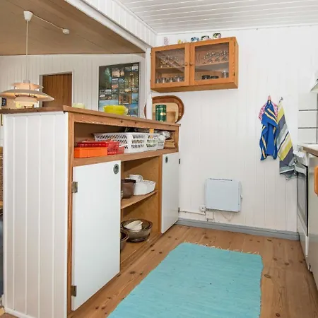 Two-bedroom Holiday In 1