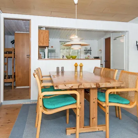 Hébergement de vacances Two-bedroom Holiday In 1