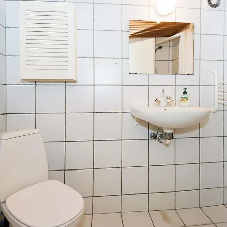 Two-bedroom Holiday In 1 *